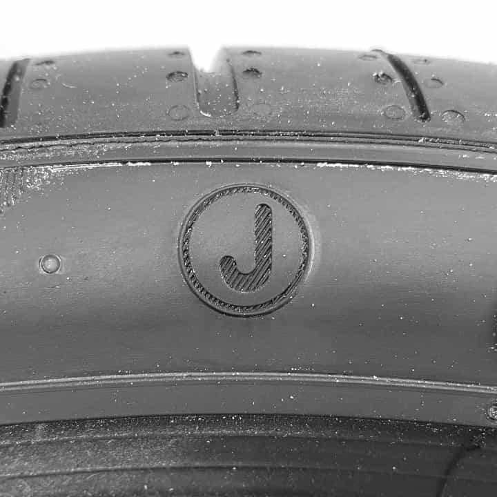 ジャガー承認タイヤ - Jaguar | プレミアムタイヤ専門 通販サイト ｜ TIRE Wheel PREMIUM (タイヤ ホイール プレミアム)